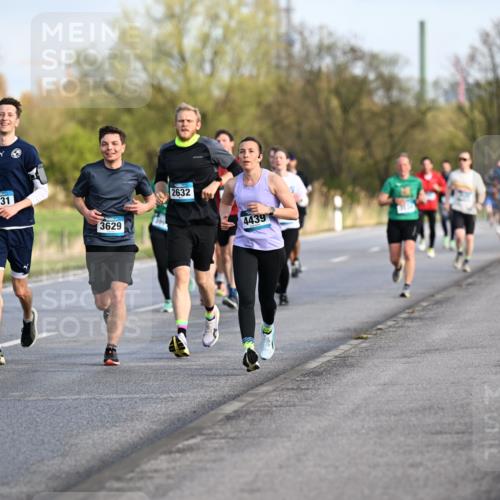 12.04.2026 - 45. Internationalen Wilhelmsburger Insellauf Dr. Thomas Lammeyer http://msf.ph/oto/9432756 12.04.2026 09:15:56 Laufen 633, 5706, 3731, 3629, 2632, 4439 meine-sportfotos.de