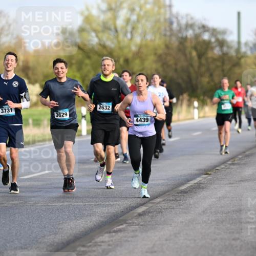 12.04.2026 - 45. Internationalen Wilhelmsburger Insellauf Dr. Thomas Lammeyer http://msf.ph/oto/9432760 12.04.2026 09:15:57 Laufen 2323, 5706, 3731, 3629, 2632, 4439 meine-sportfotos.de