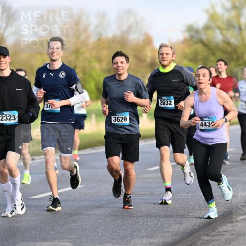 12.04.2026 - 45. Internationalen Wilhelmsburger Insellauf Dr. Thomas Lammeyer http://msf.ph/oto/9432768 12.04.2026 09:15:58 Laufen 2323, 37, 3629, 2632, 443 meine-sportfotos.de