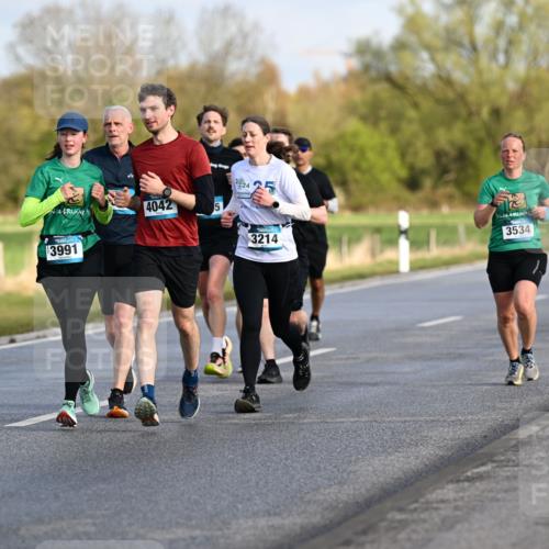 12.04.2026 - 45. Internationalen Wilhelmsburger Insellauf Dr. Thomas Lammeyer http://msf.ph/oto/9432790 12.04.2026 09:16:02 Laufen 4042, 2425, 3991, 3214, 3534, 2525 meine-sportfotos.de