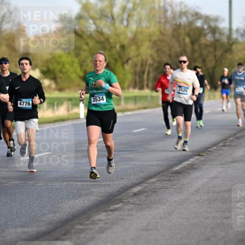 12.04.2026 - 45. Internationalen Wilhelmsburger Insellauf Dr. Thomas Lammeyer http://msf.ph/oto/9432796 12.04.2026 09:16:03 Laufen 224, 25, 3214, 5589, 4779, 3534, 2525 meine-sportfotos.de