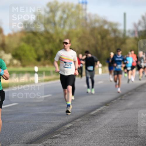 12.04.2026 - 45. Internationalen Wilhelmsburger Insellauf Dr. Thomas Lammeyer http://msf.ph/oto/9432808 12.04.2026 09:16:05 Laufen 4779, 3534 meine-sportfotos.de