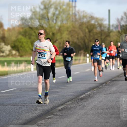 12.04.2026 - 45. Internationalen Wilhelmsburger Insellauf Dr. Thomas Lammeyer http://msf.ph/oto/9432813 12.04.2026 09:16:06 Laufen 3042, 2525, 6405 meine-sportfotos.de