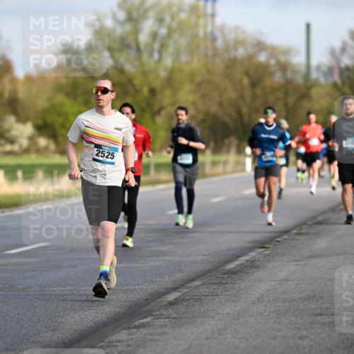 12.04.2026 - 45. Internationalen Wilhelmsburger Insellauf Dr. Thomas Lammeyer http://msf.ph/oto/9432816 12.04.2026 09:16:07 Laufen 2525, 105 meine-sportfotos.de