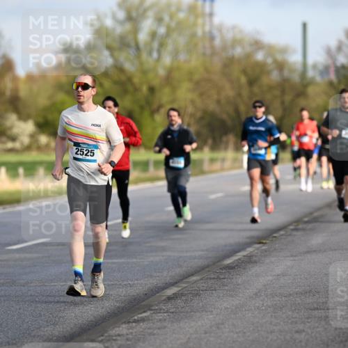 12.04.2026 - 45. Internationalen Wilhelmsburger Insellauf Dr. Thomas Lammeyer http://msf.ph/oto/9432818 12.04.2026 09:16:07 Laufen 2525, 1, 405 meine-sportfotos.de