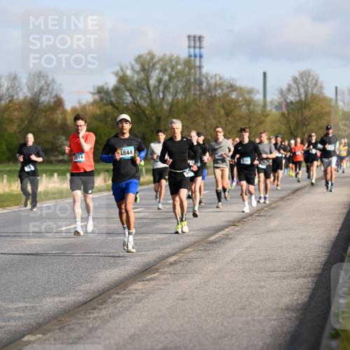 12.04.2026 - 45. Internationalen Wilhelmsburger Insellauf Dr. Thomas Lammeyer http://msf.ph/oto/9432868 12.04.2026 09:16:18 Laufen 2614, 1844 meine-sportfotos.de