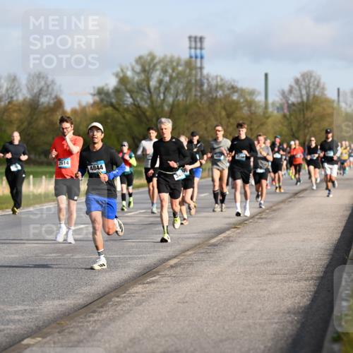 12.04.2026 - 45. Internationalen Wilhelmsburger Insellauf Dr. Thomas Lammeyer http://msf.ph/oto/9432872 12.04.2026 09:16:19 Laufen 2614, 4844, 3425 meine-sportfotos.de