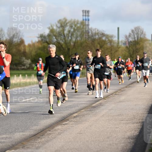 12.04.2026 - 45. Internationalen Wilhelmsburger Insellauf Dr. Thomas Lammeyer http://msf.ph/oto/9432874 12.04.2026 09:16:20 Laufen 4844, 2541, 34249, 3546 meine-sportfotos.de