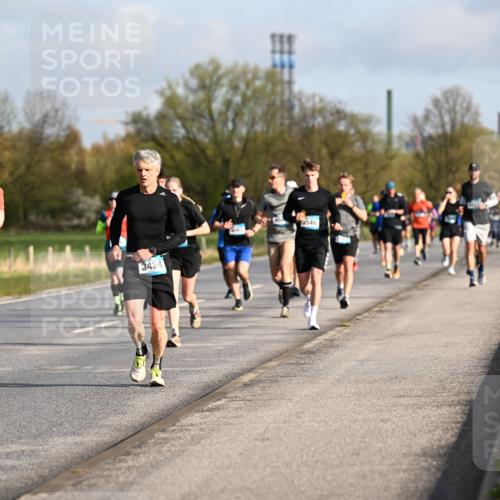 12.04.2026 - 45. Internationalen Wilhelmsburger Insellauf Dr. Thomas Lammeyer http://msf.ph/oto/9432878 12.04.2026 09:16:21 Laufen 2614, 3424, 3546 meine-sportfotos.de