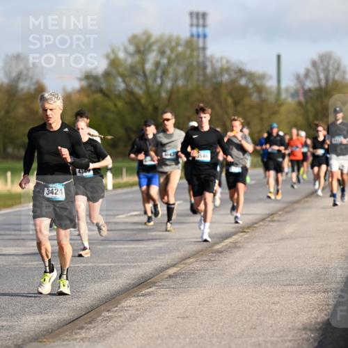 12.04.2026 - 45. Internationalen Wilhelmsburger Insellauf Dr. Thomas Lammeyer http://msf.ph/oto/9432879 12.04.2026 09:16:21 Laufen 3424, 4349, 546 meine-sportfotos.de