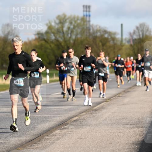 12.04.2026 - 45. Internationalen Wilhelmsburger Insellauf Dr. Thomas Lammeyer http://msf.ph/oto/9432880 12.04.2026 09:16:22 Laufen 3424, 4349, 3546 meine-sportfotos.de