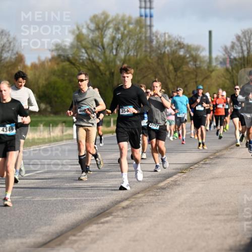 12.04.2026 - 45. Internationalen Wilhelmsburger Insellauf Dr. Thomas Lammeyer http://msf.ph/oto/9432884 12.04.2026 09:16:22 Laufen 3424, 4349, 354, 466, 2547, 4441, 16 meine-sportfotos.de