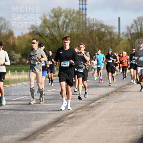 12.04.2026 - 45. Internationalen Wilhelmsburger Insellauf Dr. Thomas Lammeyer http://msf.ph/oto/9432887 12.04.2026 09:16:23 Laufen 4349, 4667, 63, 3546, 2547, 467, 4441, 16 meine-sportfotos.de
