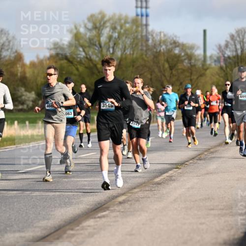 12.04.2026 - 45. Internationalen Wilhelmsburger Insellauf Dr. Thomas Lammeyer http://msf.ph/oto/9432888 12.04.2026 09:16:23 Laufen 4349, 446, 466, 063, 3546, 2547, 4441, 16 meine-sportfotos.de
