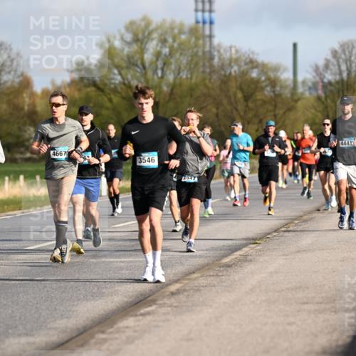 12.04.2026 - 45. Internationalen Wilhelmsburger Insellauf Dr. Thomas Lammeyer http://msf.ph/oto/9432890 12.04.2026 09:16:23 Laufen 4349, 241, 4667, 63, 3546, 2547, 4441 meine-sportfotos.de