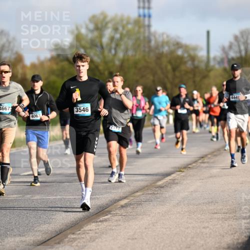 12.04.2026 - 45. Internationalen Wilhelmsburger Insellauf Dr. Thomas Lammeyer http://msf.ph/oto/9432896 12.04.2026 09:16:24 Laufen 2446, 4667, 3546, 4063, 2547, 444 meine-sportfotos.de