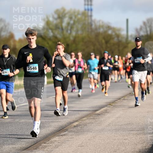 12.04.2026 - 45. Internationalen Wilhelmsburger Insellauf Dr. Thomas Lammeyer http://msf.ph/oto/9432900 12.04.2026 09:16:25 Laufen 4667, 3546, 4063, 2547 meine-sportfotos.de