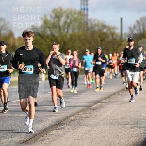12.04.2026 - 45. Internationalen Wilhelmsburger Insellauf Dr. Thomas Lammeyer http://msf.ph/oto/9432901 12.04.2026 09:16:25 Laufen 4667, 4063, 3546, 2547, 4441 meine-sportfotos.de
