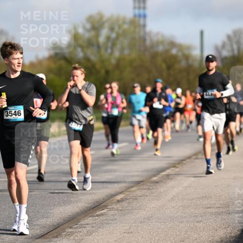 12.04.2026 - 45. Internationalen Wilhelmsburger Insellauf Dr. Thomas Lammeyer http://msf.ph/oto/9432905 12.04.2026 09:16:26 Laufen 4667, 406, 3546 meine-sportfotos.de