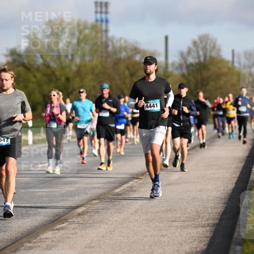 12.04.2026 - 45. Internationalen Wilhelmsburger Insellauf Dr. Thomas Lammeyer http://msf.ph/oto/9432909 12.04.2026 09:16:27 Laufen 5691, 2547, 4441 meine-sportfotos.de