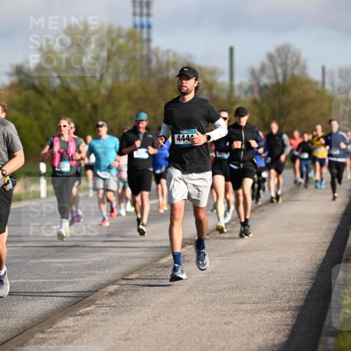 12.04.2026 - 45. Internationalen Wilhelmsburger Insellauf Dr. Thomas Lammeyer http://msf.ph/oto/9432910 12.04.2026 09:16:27 Laufen 836, 5691, 2547, 444 meine-sportfotos.de