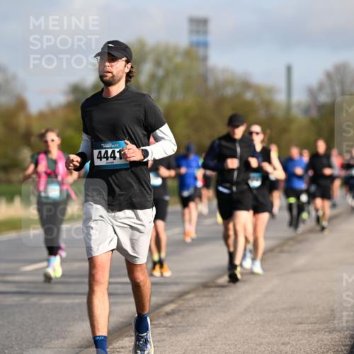 12.04.2026 - 45. Internationalen Wilhelmsburger Insellauf Dr. Thomas Lammeyer http://msf.ph/oto/9432923 12.04.2026 09:16:29 Laufen 5523, 4441 meine-sportfotos.de