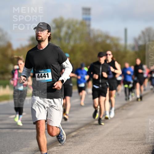 12.04.2026 - 45. Internationalen Wilhelmsburger Insellauf Dr. Thomas Lammeyer http://msf.ph/oto/9432924 12.04.2026 09:16:29 Laufen 523, 4441 meine-sportfotos.de