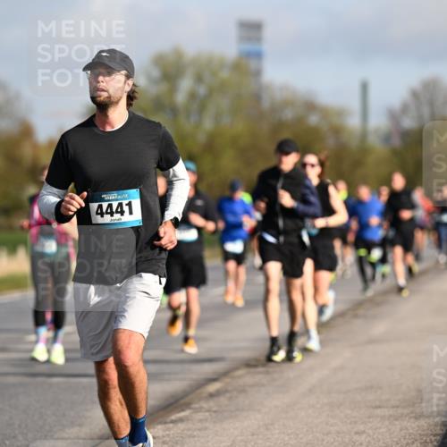 12.04.2026 - 45. Internationalen Wilhelmsburger Insellauf Dr. Thomas Lammeyer http://msf.ph/oto/9432925 12.04.2026 09:16:29 Laufen 4441 meine-sportfotos.de