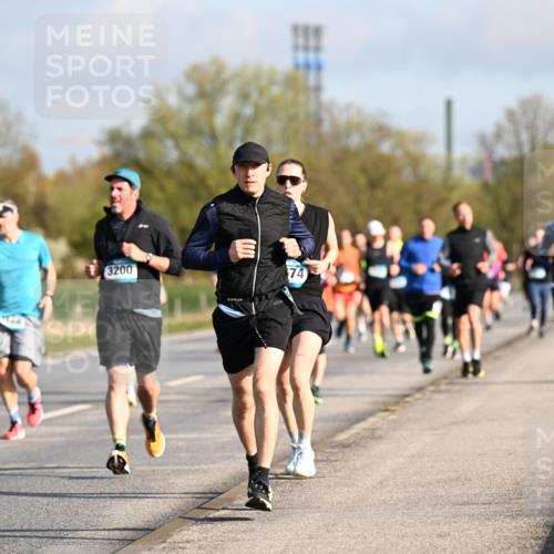 12.04.2026 - 45. Internationalen Wilhelmsburger Insellauf Dr. Thomas Lammeyer http://msf.ph/oto/9432936 12.04.2026 09:16:31 Laufen 2222, 3200, 74 meine-sportfotos.de