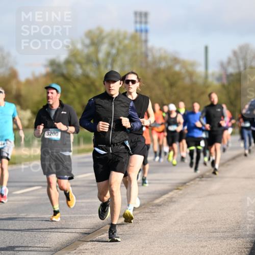 12.04.2026 - 45. Internationalen Wilhelmsburger Insellauf Dr. Thomas Lammeyer http://msf.ph/oto/9432937 12.04.2026 09:16:31 Laufen 2222, 3200 meine-sportfotos.de