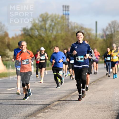 12.04.2026 - 45. Internationalen Wilhelmsburger Insellauf Dr. Thomas Lammeyer http://msf.ph/oto/9432953 12.04.2026 09:16:35 Laufen 674, 3139, 5710 meine-sportfotos.de