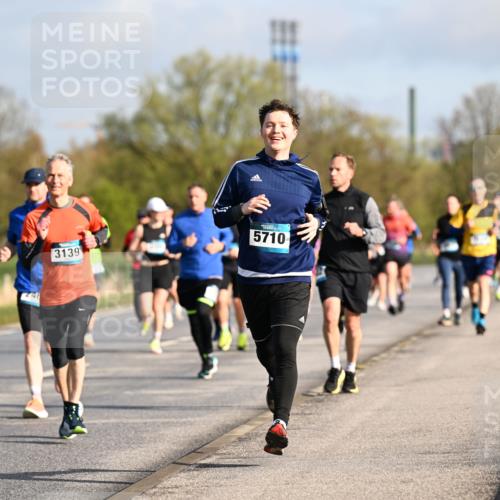 12.04.2026 - 45. Internationalen Wilhelmsburger Insellauf Dr. Thomas Lammeyer http://msf.ph/oto/9432959 12.04.2026 09:16:35 Laufen 248, 3139, 5710 meine-sportfotos.de