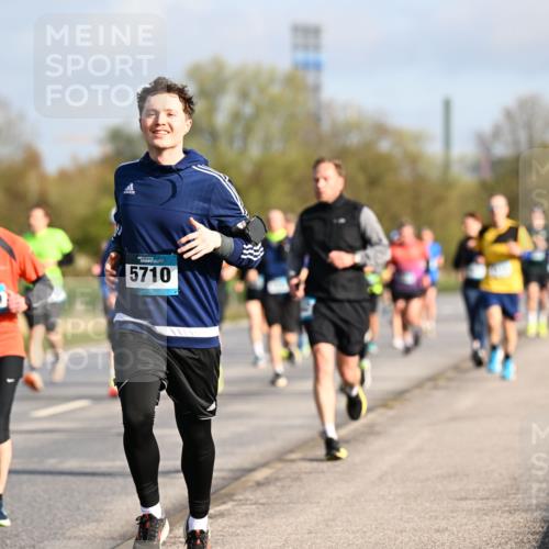 12.04.2026 - 45. Internationalen Wilhelmsburger Insellauf Dr. Thomas Lammeyer http://msf.ph/oto/9432966 12.04.2026 09:16:36 Laufen 3139, 5710 meine-sportfotos.de