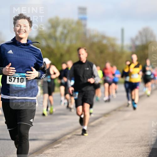 12.04.2026 - 45. Internationalen Wilhelmsburger Insellauf Dr. Thomas Lammeyer http://msf.ph/oto/9432967 12.04.2026 09:16:37 Laufen 3139, 5710 meine-sportfotos.de