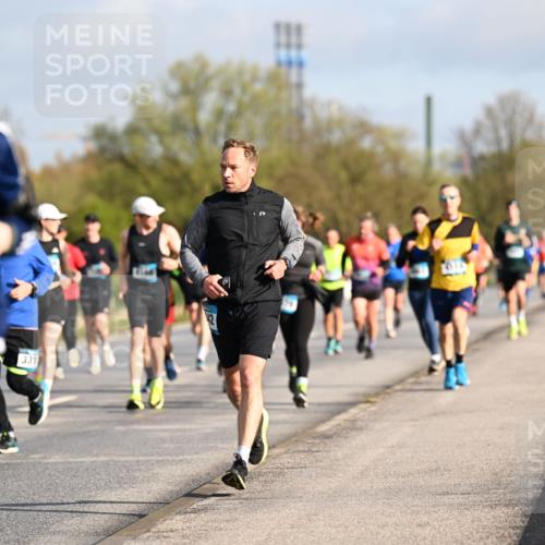 12.04.2026 - 45. Internationalen Wilhelmsburger Insellauf Dr. Thomas Lammeyer http://msf.ph/oto/9432969 12.04.2026 09:16:37 Laufen 5710, 331 meine-sportfotos.de