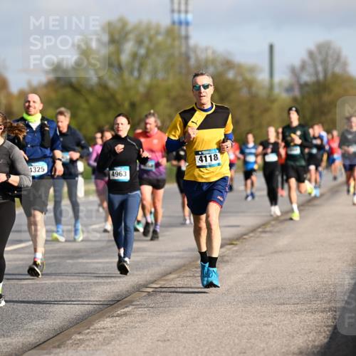 12.04.2026 - 45. Internationalen Wilhelmsburger Insellauf Dr. Thomas Lammeyer http://msf.ph/oto/9432994 12.04.2026 09:16:41 Laufen 4327, 2479, 1325, 4963, 4118 meine-sportfotos.de
