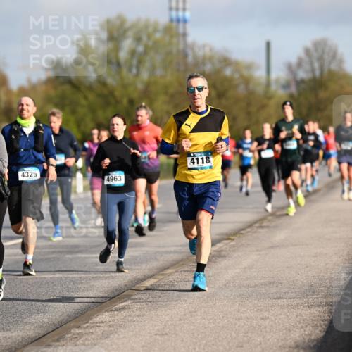 12.04.2026 - 45. Internationalen Wilhelmsburger Insellauf Dr. Thomas Lammeyer http://msf.ph/oto/9432995 12.04.2026 09:16:41 Laufen 4327, 479, 4325, 4963, 4118 meine-sportfotos.de