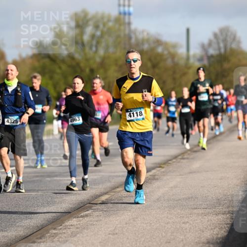 12.04.2026 - 45. Internationalen Wilhelmsburger Insellauf Dr. Thomas Lammeyer http://msf.ph/oto/9432996 12.04.2026 09:16:41 Laufen 4327, 479, 4325, 4963, 4118 meine-sportfotos.de