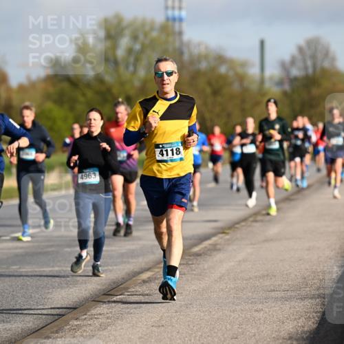 12.04.2026 - 45. Internationalen Wilhelmsburger Insellauf Dr. Thomas Lammeyer http://msf.ph/oto/9432998 12.04.2026 09:16:42 Laufen 179, 4325, 4963, 4118 meine-sportfotos.de
