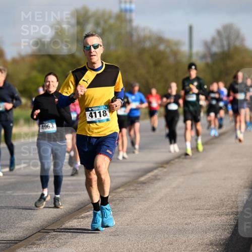 12.04.2026 - 45. Internationalen Wilhelmsburger Insellauf Dr. Thomas Lammeyer http://msf.ph/oto/9433000 12.04.2026 09:16:42 Laufen 4325, 4963, 4118 meine-sportfotos.de