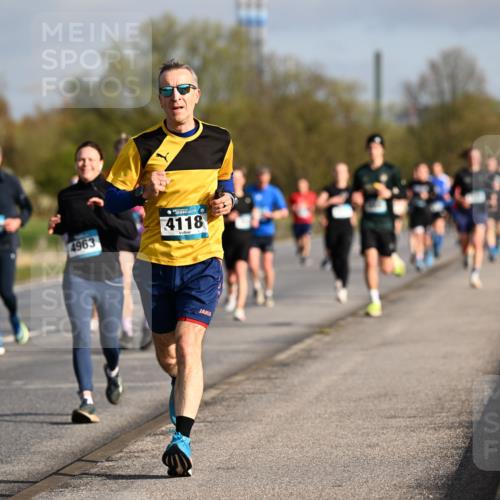 12.04.2026 - 45. Internationalen Wilhelmsburger Insellauf Dr. Thomas Lammeyer http://msf.ph/oto/9433001 12.04.2026 09:16:42 Laufen 4325, 4963, 4118 meine-sportfotos.de