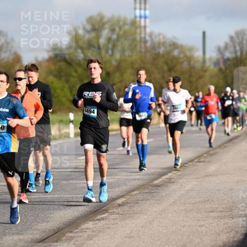 12.04.2026 - 45. Internationalen Wilhelmsburger Insellauf Dr. Thomas Lammeyer http://msf.ph/oto/9433064 12.04.2026 09:16:54 Laufen 4494, 5050, 4882, 3087 meine-sportfotos.de