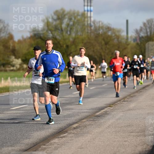 12.04.2026 - 45. Internationalen Wilhelmsburger Insellauf Dr. Thomas Lammeyer http://msf.ph/oto/9433082 12.04.2026 09:16:57 Laufen 494, 4882, 3087, 3830 meine-sportfotos.de