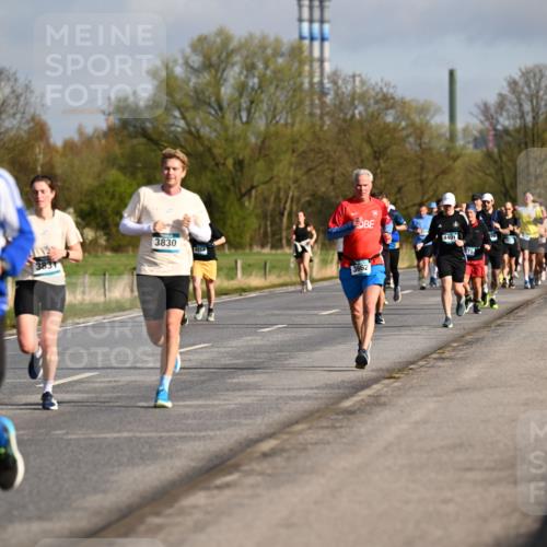 12.04.2026 - 45. Internationalen Wilhelmsburger Insellauf Dr. Thomas Lammeyer http://msf.ph/oto/9433095 12.04.2026 09:16:59 Laufen 3830, 4914, 3831, 3662, 4401, 16 meine-sportfotos.de