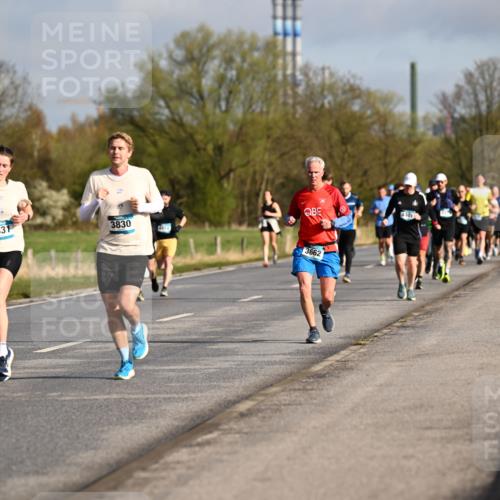 12.04.2026 - 45. Internationalen Wilhelmsburger Insellauf Dr. Thomas Lammeyer http://msf.ph/oto/9433097 12.04.2026 09:17:00 Laufen 1087, 3831, 3830, 3662 meine-sportfotos.de
