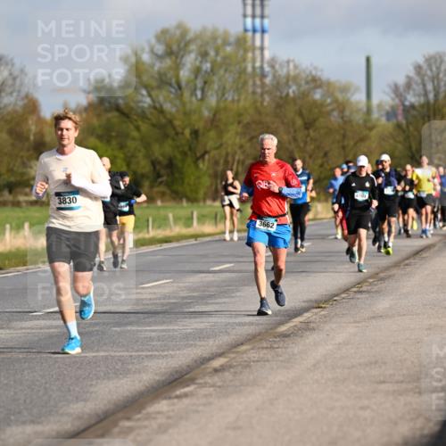 12.04.2026 - 45. Internationalen Wilhelmsburger Insellauf Dr. Thomas Lammeyer http://msf.ph/oto/9433102 12.04.2026 09:17:01 Laufen 3830, 3831, 3662, 4, 01 meine-sportfotos.de