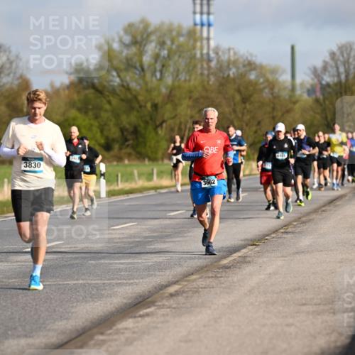 12.04.2026 - 45. Internationalen Wilhelmsburger Insellauf Dr. Thomas Lammeyer http://msf.ph/oto/9433105 12.04.2026 09:17:01 Laufen 3831, 3830, 4401, 3662 meine-sportfotos.de