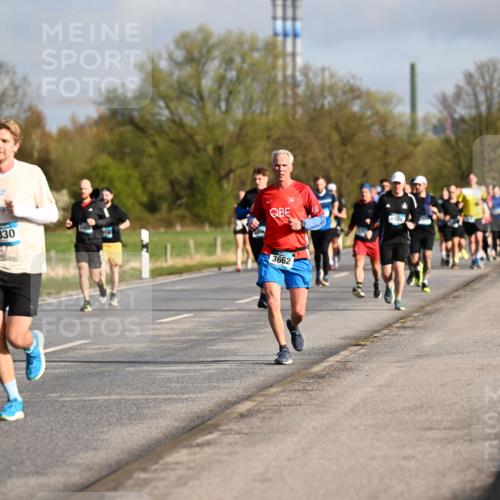 12.04.2026 - 45. Internationalen Wilhelmsburger Insellauf Dr. Thomas Lammeyer http://msf.ph/oto/9433108 12.04.2026 09:17:01 Laufen 31, 3830, 4101, 3662 meine-sportfotos.de