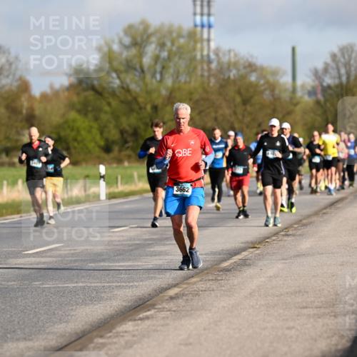 12.04.2026 - 45. Internationalen Wilhelmsburger Insellauf Dr. Thomas Lammeyer http://msf.ph/oto/9433111 12.04.2026 09:17:02 Laufen 3830, 3662 meine-sportfotos.de