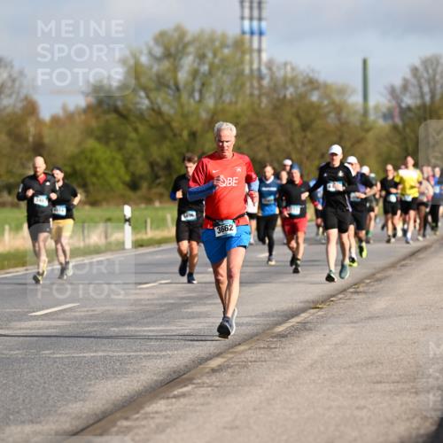12.04.2026 - 45. Internationalen Wilhelmsburger Insellauf Dr. Thomas Lammeyer http://msf.ph/oto/9433112 12.04.2026 09:17:02 Laufen 3830, 3662 meine-sportfotos.de